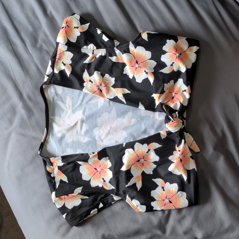 Beach Betty Floral Bikini Top w/ Front Tie